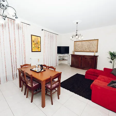 Le Quattro Stagioni Apartment *